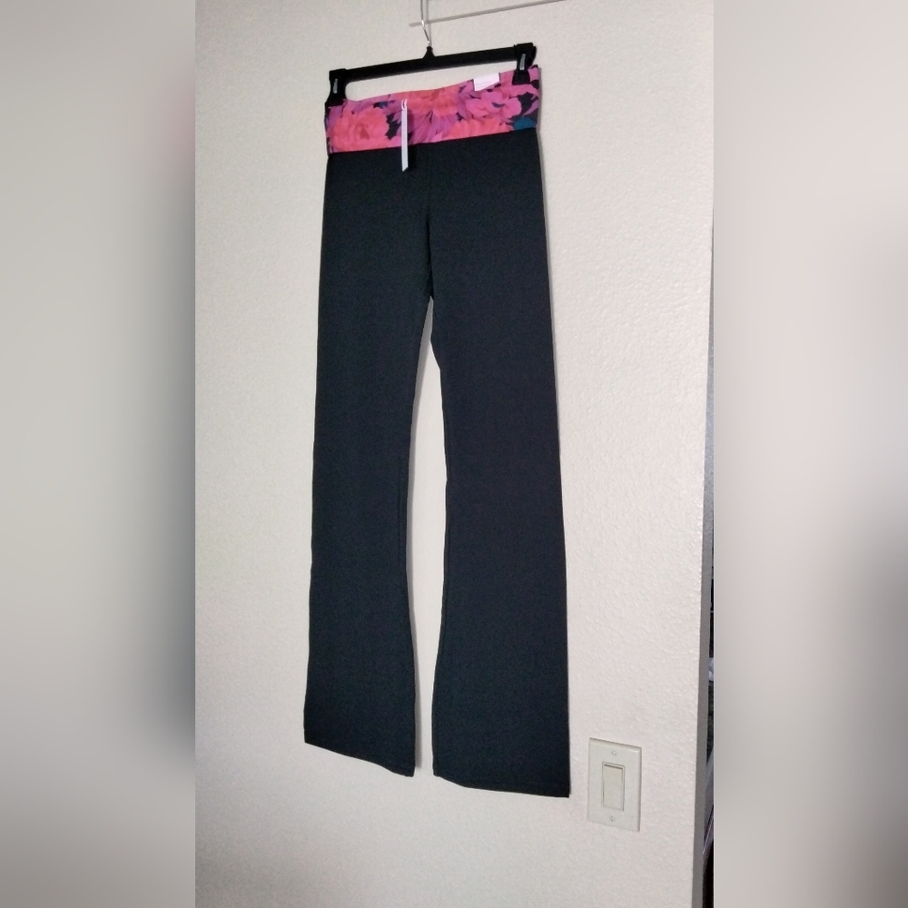 New Victoria's Secret Pink and Black Flare Leggings